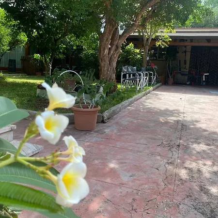 La Casetta Del Melograno Ferienhaus